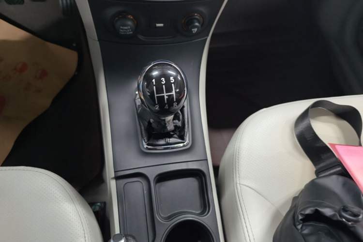 Used Geely Auto Vision 2015 1.5L Manual Elite Model Gear Lever