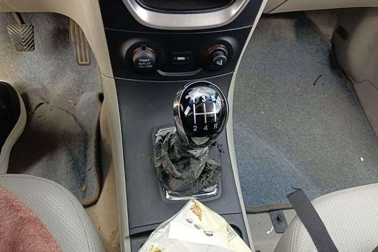 Used Geely Auto Vision 2015 1.5L Manual Elite Model Gear Lever