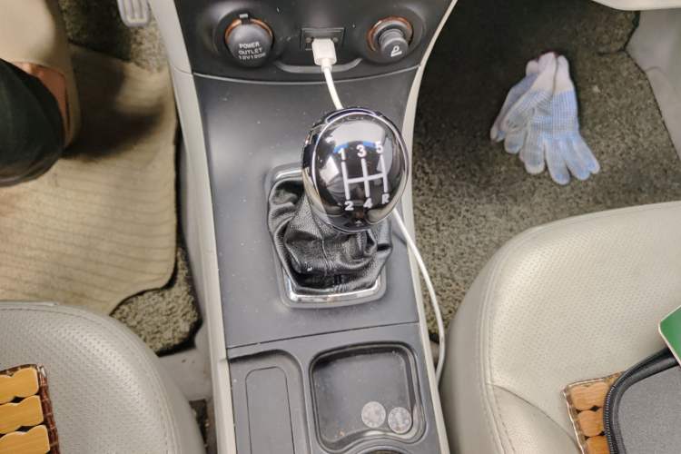 Used Geely Auto Vision 2015 1.5L Manual Elite Model Gear Lever