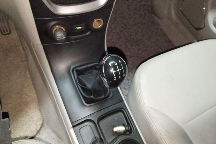 Used Geely Auto Vision 2015 1.5L Manual Elite Model Gear Lever