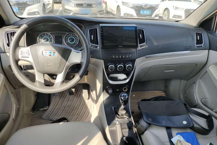 Used Geely Auto Vision 2015 1.5L Manual Elite Model Center Console