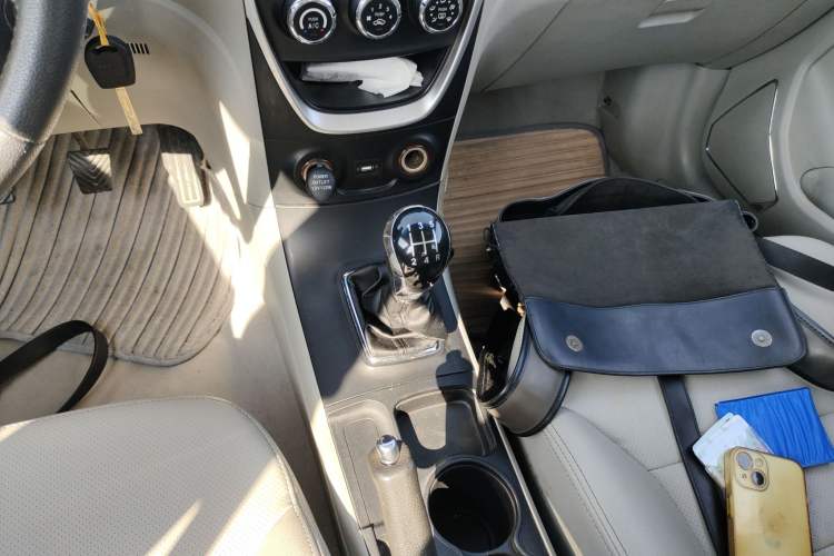 Used Geely Auto Vision 2015 1.5L Manual Elite Model Gear Lever