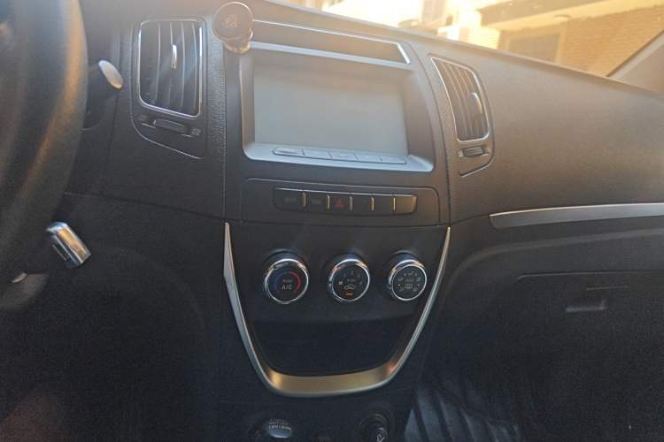Used Geely Auto Vision 2015 1.5L Manual Happiness Edition Audio And AC Panel