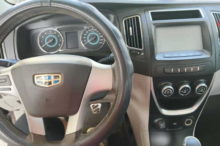 Used Geely Auto Vision 2015 1.5L Manual Elite Model Center Console
