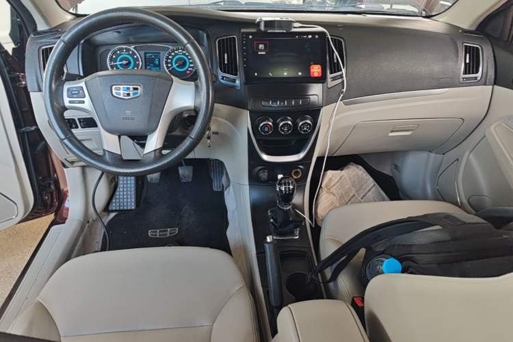 Used Geely Auto Vision 2015 1.5L Manual Elite Model Center Console