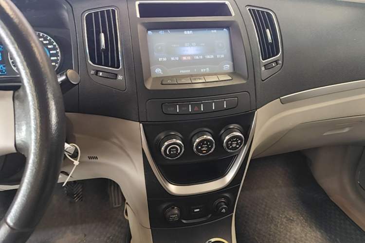 Used Geely Auto Vision 2015 1.5L Manual Elite Model Audio And AC Panel