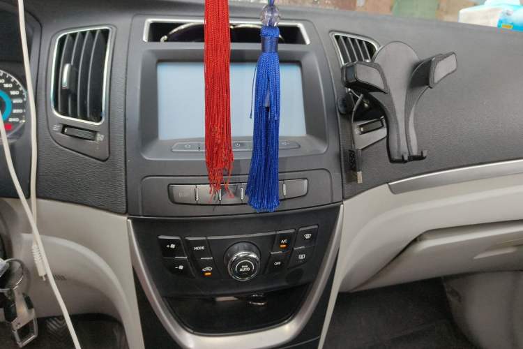 Used Geely Auto Vision 2015 1.3T Manual Luxury Model Audio And AC Panel