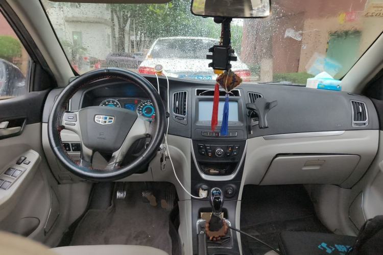 Used Geely Auto Vision 2015 1.3T Manual Luxury Model Center Console