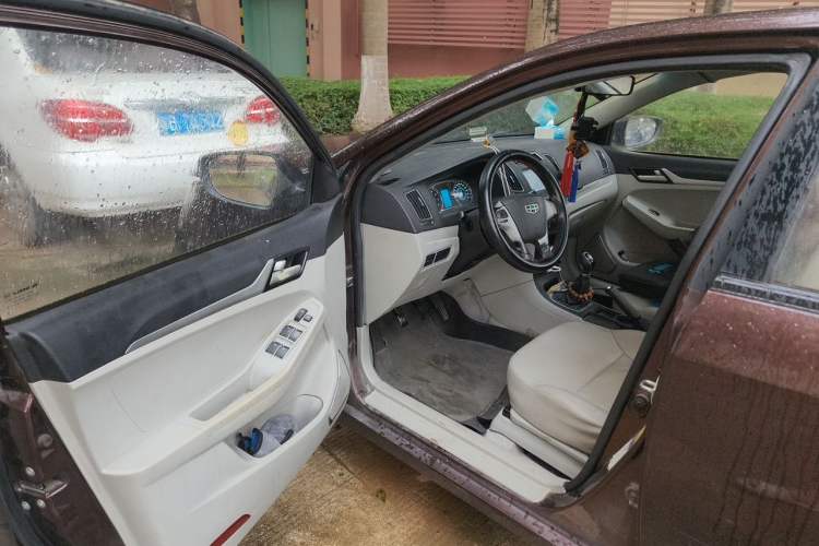 Used Geely Auto Vision 2015 1.3T Manual Luxury Model Driver Seat