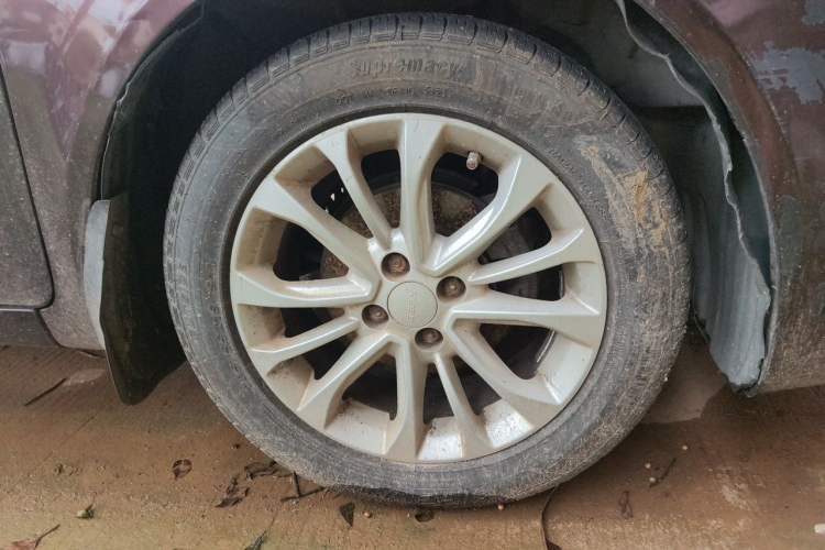 Used Geely Auto Vision 2015 1.3T Manual Luxury Model Right Front Wheel Hub