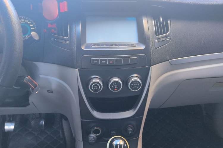 Used Geely Auto Vision 2015 1.5L Manual Elite Model Audio And AC Panel