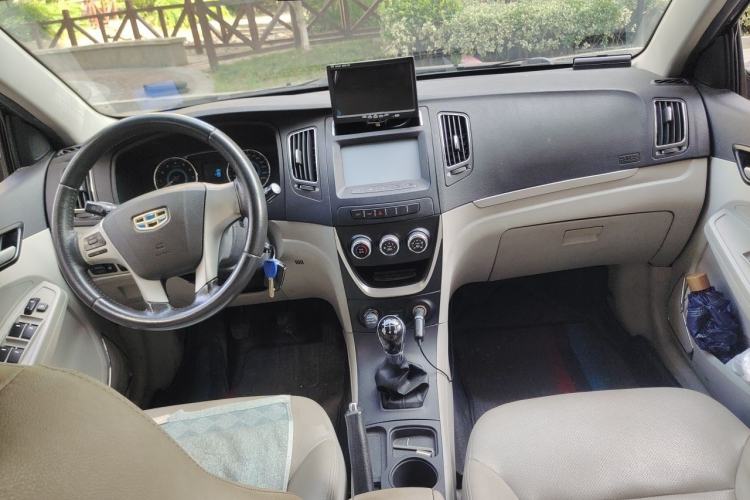 Used Geely Auto Vision 2015 1.5L Manual Elite Model Center Console