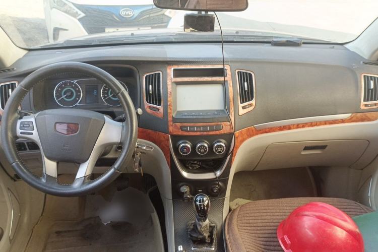 Used Geely Auto Vision 2015 1.5L Manual Elite Model Center Console