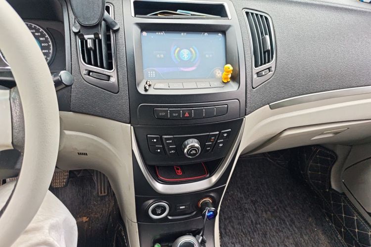Used Geely Auto Vision 2015 1.3T Manual Luxury Model Audio And AC Panel