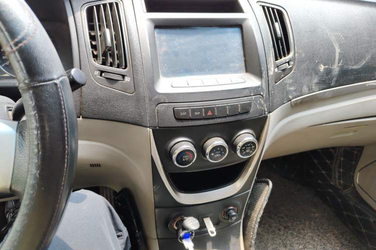 Used Geely Auto Vision 2015 1.5L Manual Elite Model Audio And AC Panel