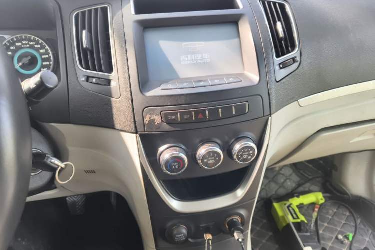 Used Geely Auto Vision 2015 1.5L Manual Elite Model Audio And AC Panel