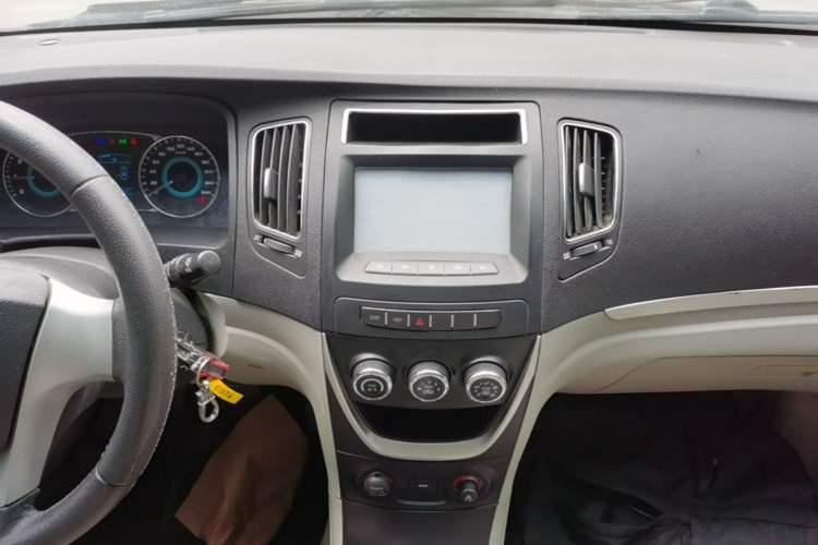 Used Geely Auto Vision 2015 1.5L Manual Elite Model Audio And AC Panel