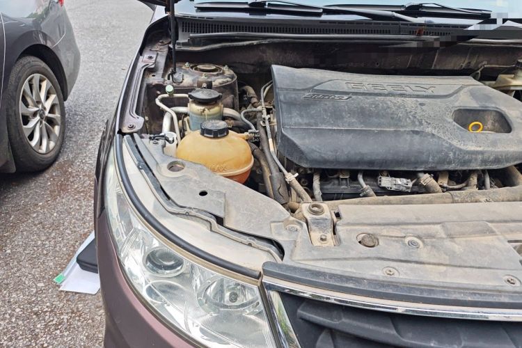 Used Geely Auto Vision 2015 1.3T Manual Luxury Model Engine Bay Right