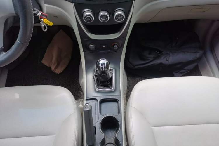 Used Geely Auto Vision 2015 1.5L Manual Elite Model Gear Lever