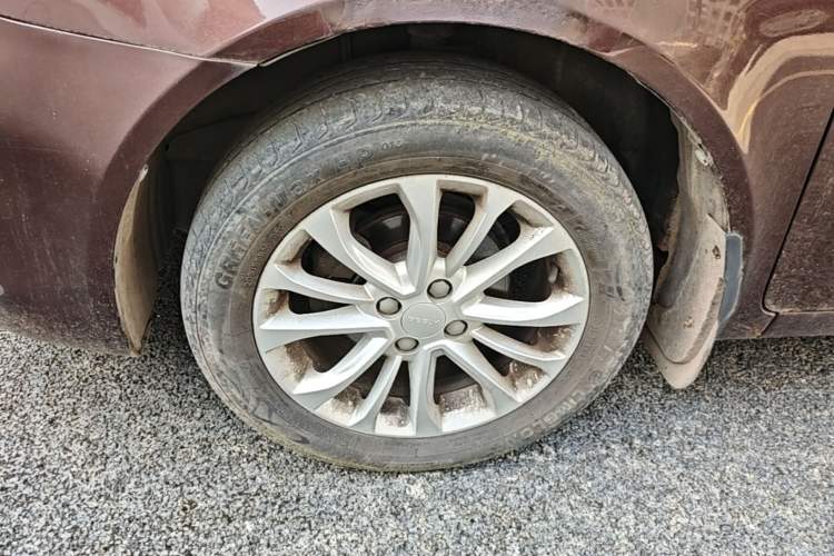 Used Geely Auto Vision 2015 1.5L Manual Elite Model Left Front Wheel Hub