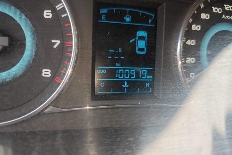 Used Geely Auto Vision 2015 1.5L Manual Elite Model Odometer Close Up