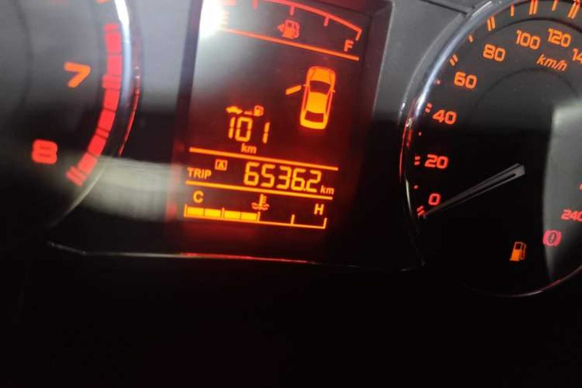 Used Geely Auto Vision 2015 1.5L Manual Happiness Edition Odometer Close Up