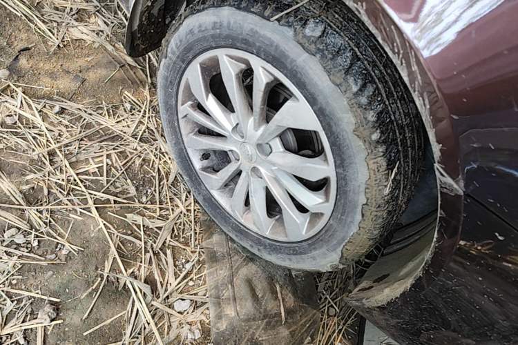 Used Geely Auto Vision 2015 1.5L Manual Elite Model Right Front Wheel Hub