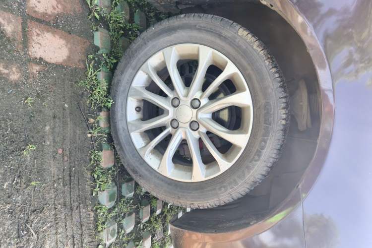 Used Geely Auto Vision 2015 1.5L Manual Elite Model Right Front Wheel Hub
