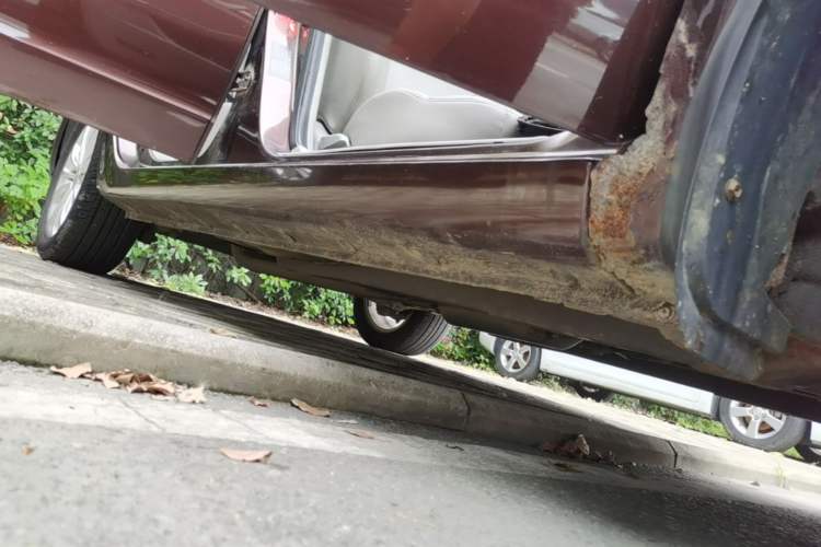 Used Geely Auto Vision 2015 1.5L Manual Elite Model Right Side Sill