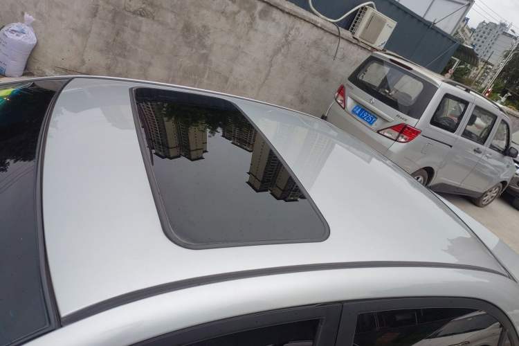 Used Geely Auto Vision 2015 1.5L Manual Elite Model Roof