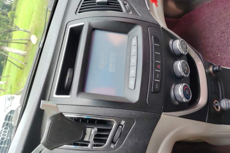 Used Geely Auto Vision 2015 1.5L Manual Happiness Edition Audio And AC Panel