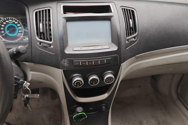 Used Geely Auto Vision 2015 1.5L Manual Elite Model Audio And AC Panel