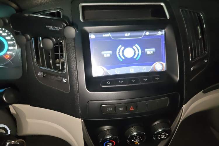 Used Geely Auto Vision 2015 1.5L Manual Entry-Level Model Audio And AC Panel