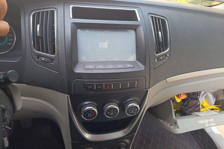 Used Geely Auto Vision 2015 1.5L Manual Elite Model Audio And AC Panel