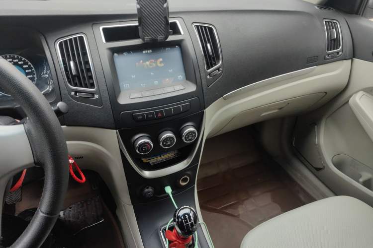 Used Geely Auto Vision 2015 1.5L Manual Entry-Level Model Audio And AC Panel
