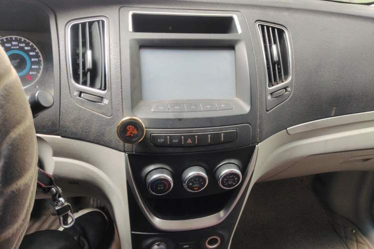 Used Geely Auto Vision 2015 1.5L Manual Elite Model Audio And AC Panel