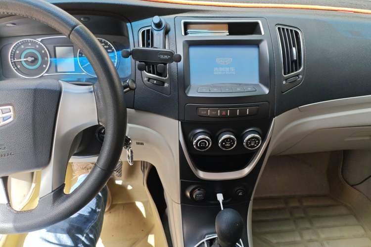 Used Geely Auto Vision 2015 1.5L Manual Elite Model Audio And AC Panel