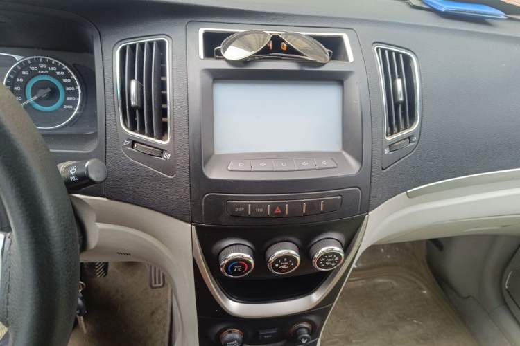 Used Geely Auto Vision 2015 1.5L Manual Elite Model Audio And AC Panel
