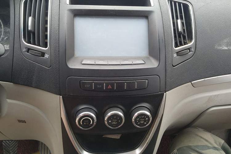 Used Geely Auto Vision 2015 1.5L Manual Elite Model Audio And AC Panel