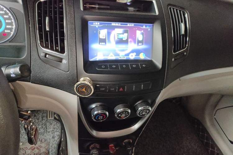 Used Geely Auto Vision 2015 1.5L Manual Elite Model Audio And AC Panel