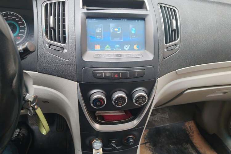 Used Geely Auto Vision 2015 1.5L Manual Happiness Edition Audio And AC Panel