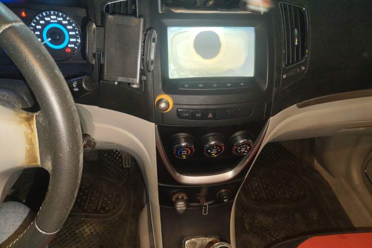 Used Geely Auto Vision 2015 1.5L Manual Elite Model Audio And AC Panel