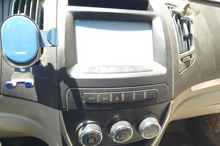 Used Geely Auto Vision 2015 1.5L Manual Elite Model Audio And AC Panel