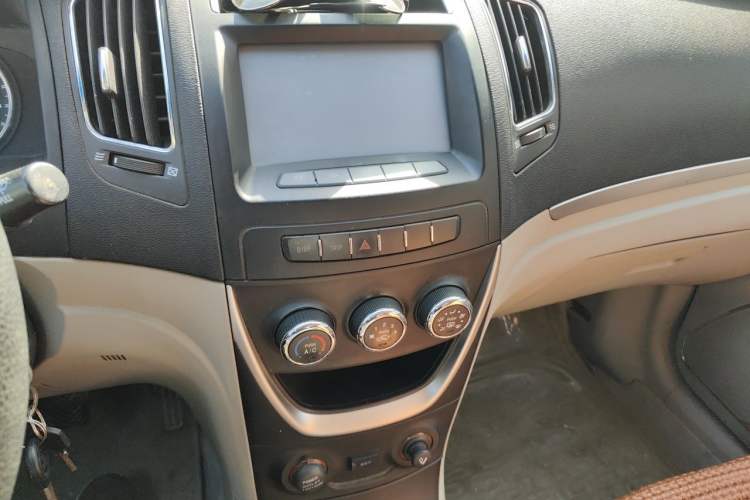 Used Geely Auto Vision 2015 1.5L Manual Elite Model Audio And AC Panel