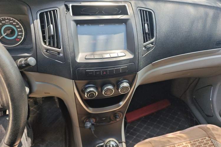 Used Geely Auto Vision 2015 1.5L Manual Elite Model Audio And AC Panel