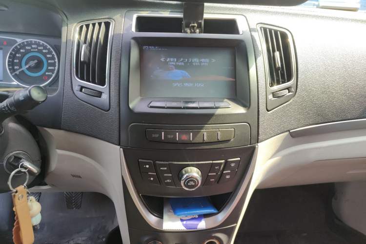 Used Geely Auto Vision 2015 1.3T Manual Luxury Model Audio And AC Panel
