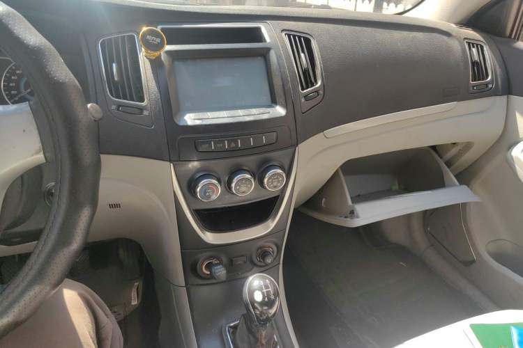 Used Geely Auto Vision 2015 1.5L Manual Elite Model Audio And AC Panel