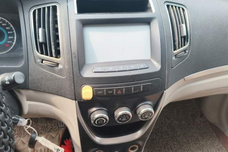 Used Geely Auto Vision 2015 1.5L Manual Elite Model Audio And AC Panel