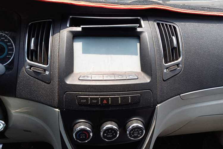 Used Geely Auto Vision 2015 1.5L Manual Elite Model Audio And AC Panel