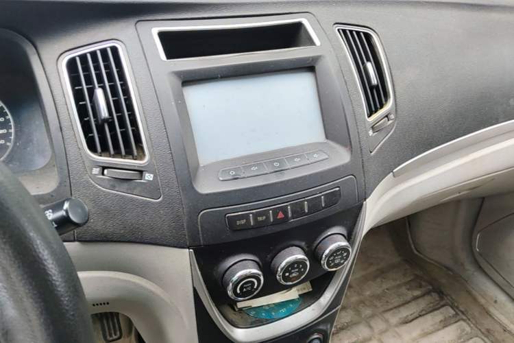 Used Geely Auto Vision 2015 1.5L Manual Elite Model Audio And AC Panel